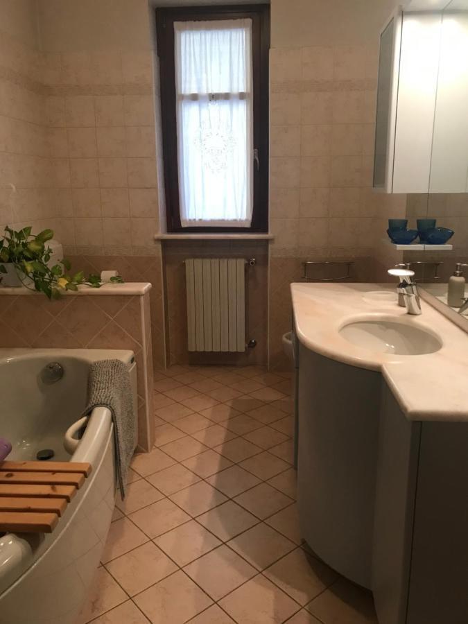 Apartament La Casa Del Melograno Alba  Zewnętrze zdjęcie