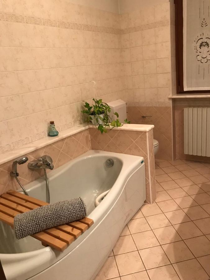 Apartament La Casa Del Melograno Alba  Zewnętrze zdjęcie